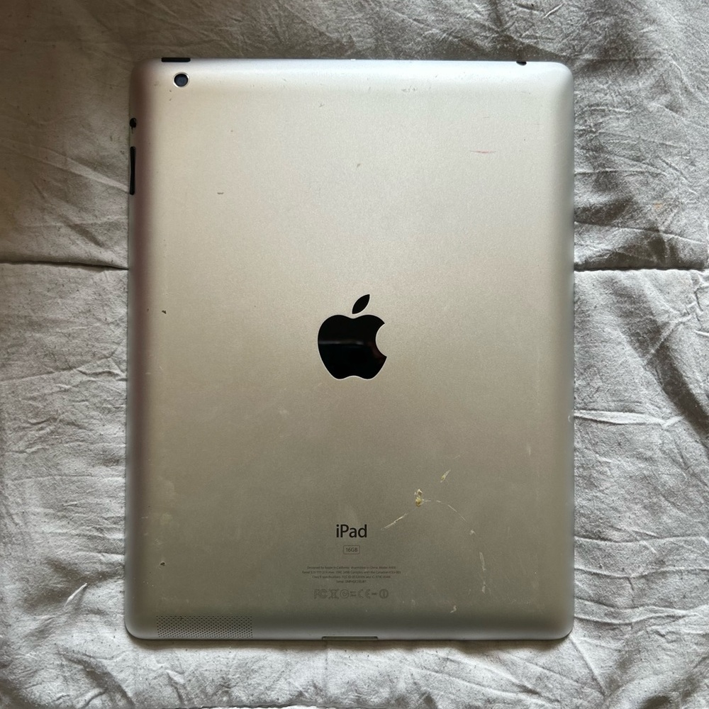 iPad - Picture 3 of 3
